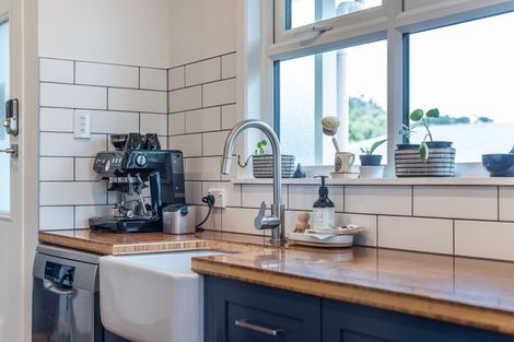 Photo of property in 13 Turville Crescent, Newlands, Wellington, 6037