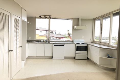 Photo of property in 1/11 Parr Terrace, Castor Bay, Auckland, 0620