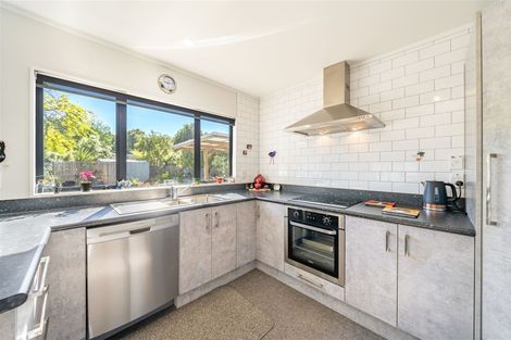 Photo of property in 25a Pinehaven Road, Pinehaven, Upper Hutt, 5019