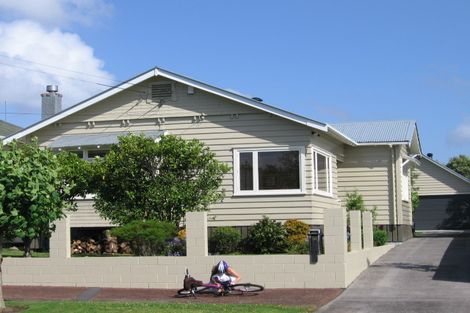 Photo of property in 92 Walker Road, Point Chevalier, Auckland, 1022