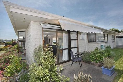 Photo of property in 43 Cedar Crescent, Feilding, 4702