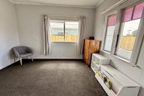 Photo of property in 63 Elles Road, Otautau, 9610