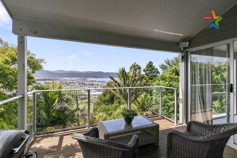 Photo of property in 27 Rakeiora Grove, Korokoro, Lower Hutt, 5012