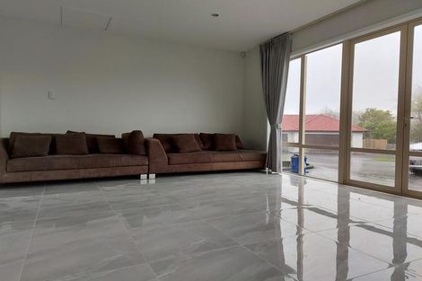 Photo of property in 17 Burgundy Park Avenue, Henderson, Auckland, 0612