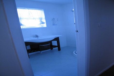 Photo of property in 9 Beazley Place, Glendene, Auckland, 0602