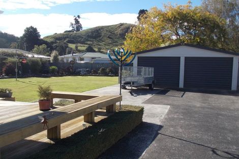 Photo of property in 16 Ongo Road, Hunterville, 4730
