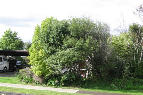 Photo of property in 32 Borrowdace Avenue, Botany Downs, Auckland, 2010
