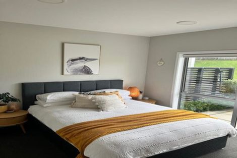 Photo of property in 10 Atkinson Street, Newlands, Wellington, 6037