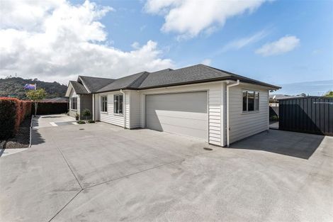 Photo of property in 4 Kauri Grove Drive, Kumeu, 0810