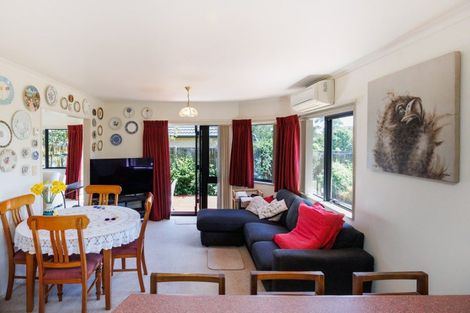 Photo of property in 7 Jasmine Place, Fitzherbert, Palmerston North, 4410