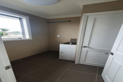 Photo of property in 27 Pahi Place, West Harbour, Auckland, 0618