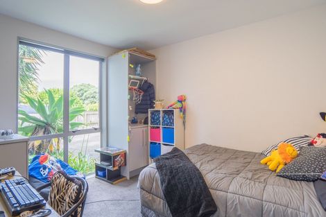 Photo of property in 18 Olliver Grove, Waikanae Beach, Waikanae, 5036