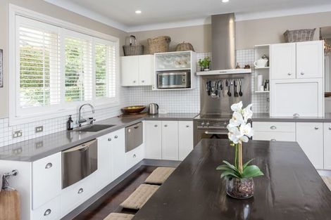 Photo of property in 19 Montgomery Crescent, Cockle Bay, Auckland, 2014