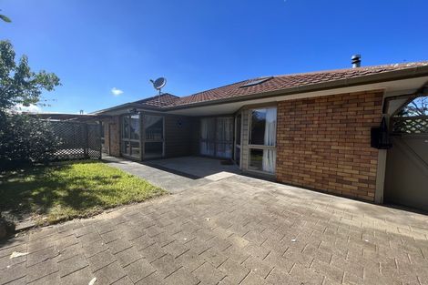 Photo of property in 2/15 Golfland Drive, Golflands, Auckland, 2013