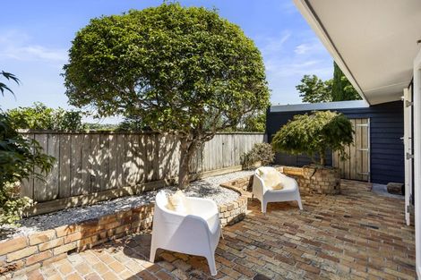 Photo of property in 4 Gladys Avenue, Glenfield, Auckland, 0629