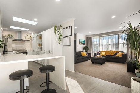 Photo of property in 10 Dalry Place, Mangere Bridge, Auckland, 2022