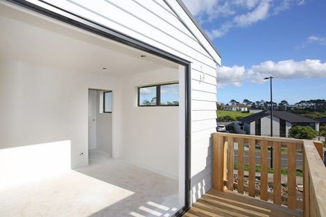 Photo of property in 16 Tahuna Minhinnick Drive, Glenbrook, 2681