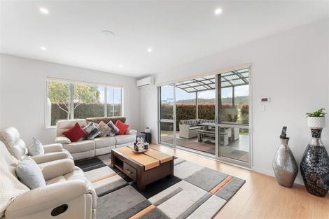 Photo of property in 4 Kauri Grove Drive, Kumeu, 0810