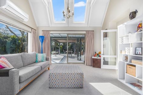 Photo of property in 16 Karu Crescent, Waikanae, 5036