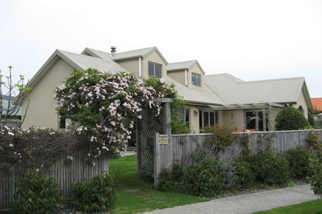 Photo of property in 18 Hoult Crescent, Monaco, Nelson, 7011