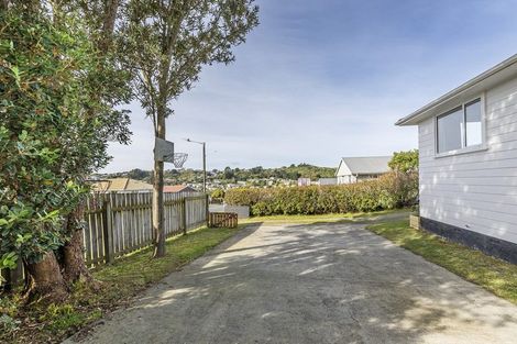 Photo of property in 35 Beauzami Crescent, Ascot Park, Porirua, 5024