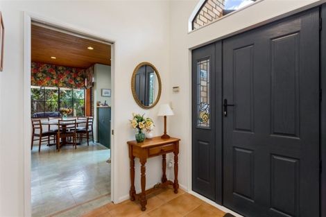 Photo of property in 15b Harrybrook Road, Green Bay, Auckland, 0604