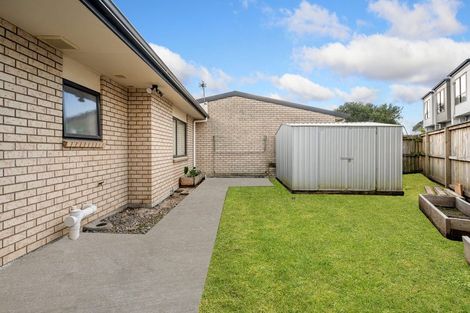 Photo of property in 14/12a Tironui Station Road East, Papakura, 2112