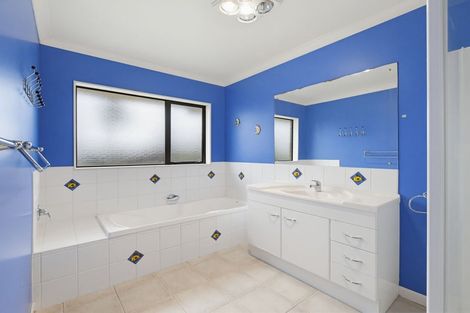 Photo of property in 66 Royal Oak Drive, Kelvin Grove, Palmerston North, 4414