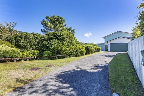 Photo of property in 20 Zande Terrace, Tawa, Wellington, 5028