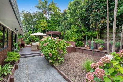 Photo of property in 32 Unsworth Drive, Unsworth Heights, Auckland, 0632