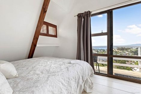 Photo of property in 166 Browns Bay Road, Murrays Bay, Auckland, 0630