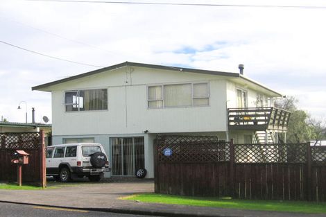 Photo of property in 65 Lincoln Park Avenue, Massey, Auckland, 0614
