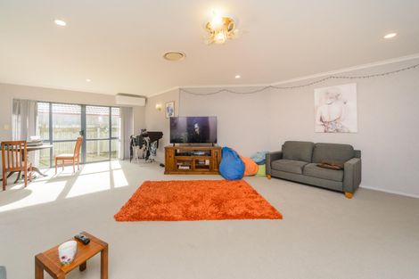 Photo of property in 114 Ruapehu Drive, Fitzherbert, Palmerston North, 4410