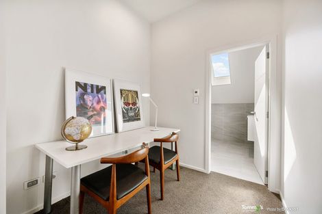 Photo of property in 32 Lyall Parade, Lyall Bay, Wellington, 6022