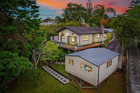 Photo of property in 30 Pokapu Street, Titirangi, Auckland, 0600