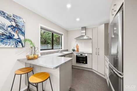 Photo of property in 32a Dowling Grove, Silverstream, Upper Hutt, 5019