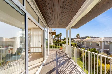 Photo of property in 18 Panorama Heights, Orewa, 0931