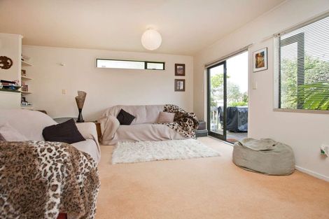 Photo of property in 31 Nutsey Avenue, Northcote, Auckland, 0627