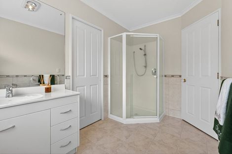 Photo of property in 32 Delmont Close, East Tamaki Heights, Auckland, 2016