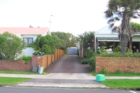Photo of property in 2/8 The Esplanade, Eastern Beach, Auckland, 2012