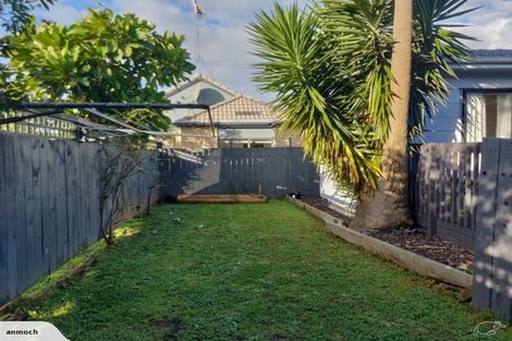 Photo of property in 2/111 Victoria Street, Onehunga, Auckland, 1061