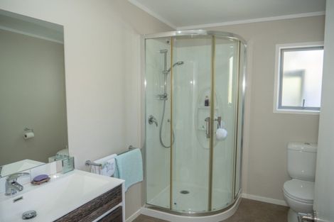 Photo of property in 11 Nancy Wake Place, Cable Bay, 0420