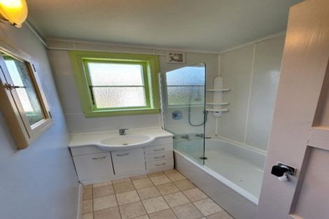 Photo of property in 2 Townshend Place, West End, Palmerston North, 4412