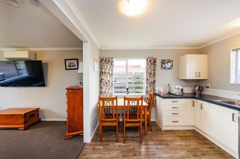 Photo of property in 8 Suzanne Grove, Kelvin Grove, Palmerston North, 4414