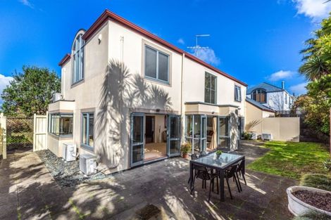 Photo of property in 19 Horotutu Road, Greenlane, Auckland, 1061