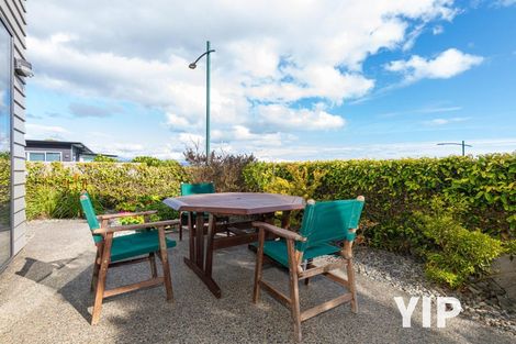 Photo of property in 14 Cromwell Point, Newlands, Wellington, 6037