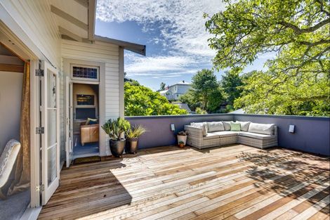 Photo of property in 8 Brewster Street, Bluff Hill, Napier, 4110