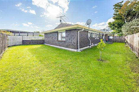 Photo of property in 2/9 Sharivari Place, Conifer Grove, Takanini, 2112