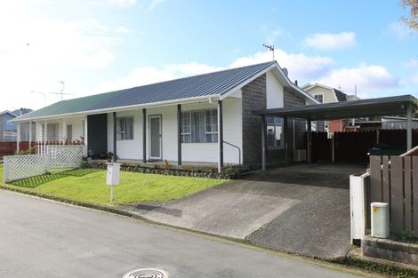 Photo of property in 2/7 Cederholm Grove, Brown Owl, Upper Hutt, 5018
