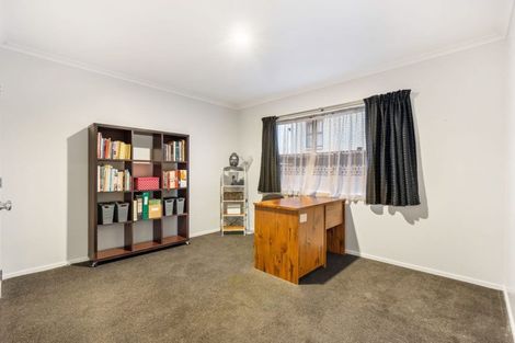 Photo of property in 3 Ebanjane Way, Clendon Park, Auckland, 2103
